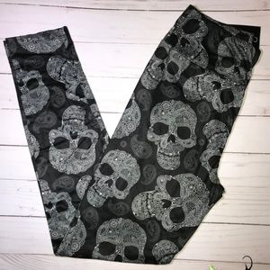 Black Paisley Skulls Leggings - TWEEN Size